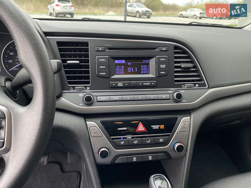 Седан Hyundai Elantra 2018 в Львові
