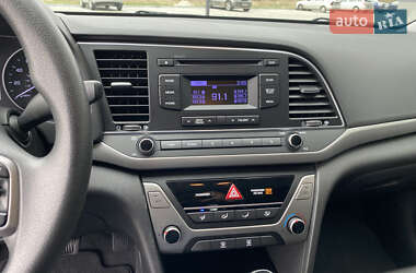 Седан Hyundai Elantra 2018 в 