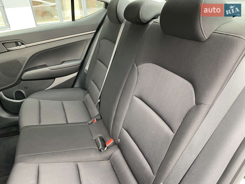 Седан Hyundai Elantra 2018 в Львові