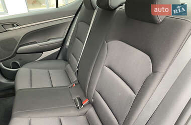 Седан Hyundai Elantra 2018 в 