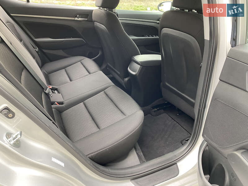 Седан Hyundai Elantra 2018 в Львові