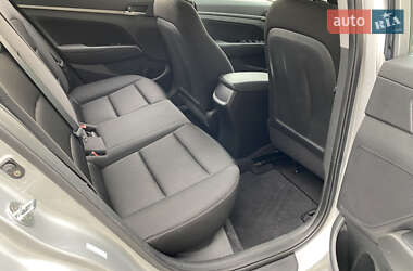 Седан Hyundai Elantra 2018 в 