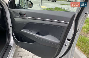 Седан Hyundai Elantra 2018 в 