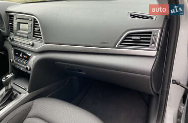 Седан Hyundai Elantra 2018 в 