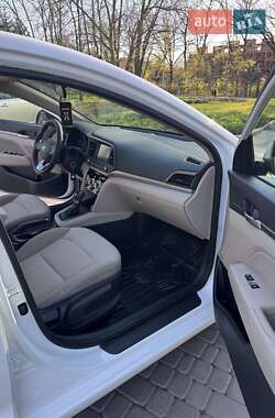 Седан Hyundai Elantra 2018 в 
