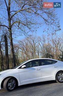 Седан Hyundai Elantra 2018 в 