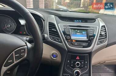 Седан Hyundai Elantra 2015 в 