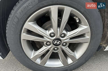 Седан Hyundai Elantra 2016 в 