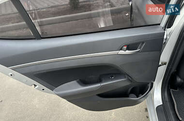 Седан Hyundai Elantra 2016 в 