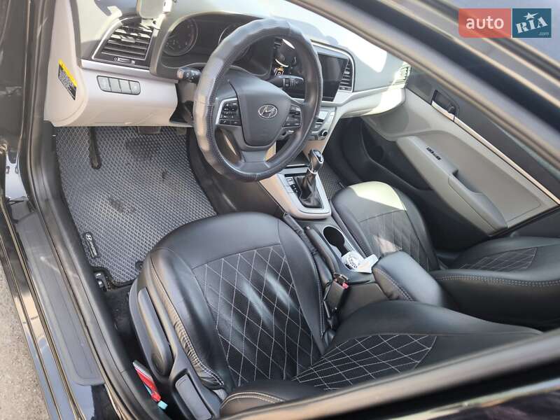 Седан Hyundai Elantra 2016 в Житомире