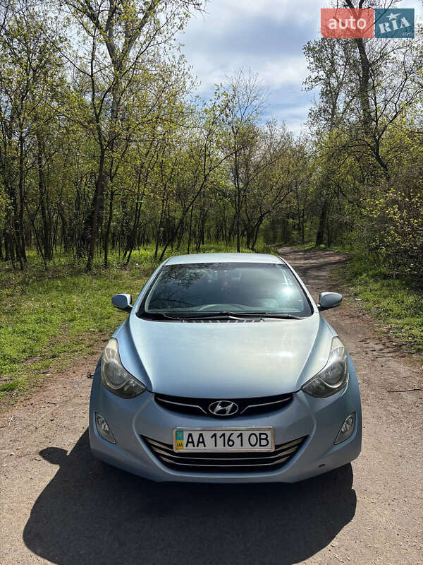 Седан Hyundai Elantra 2013 в Киеве