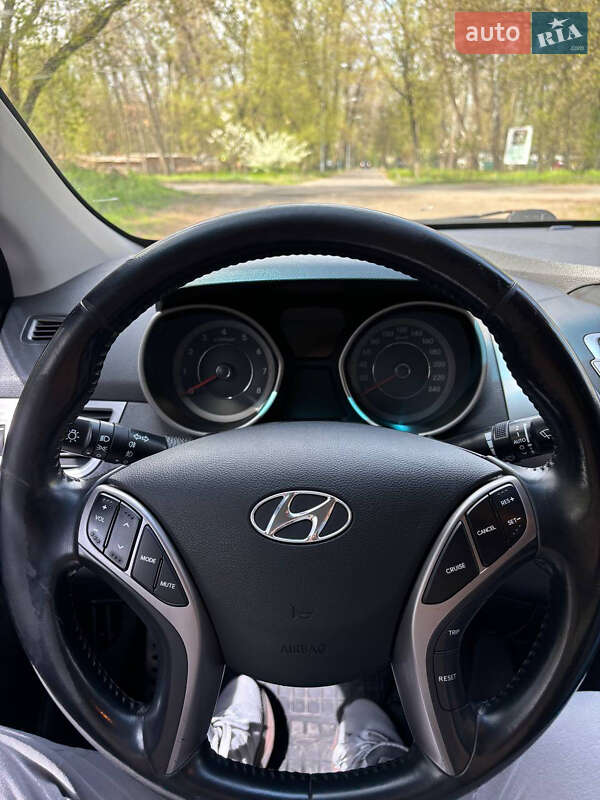 Седан Hyundai Elantra 2013 в Киеве