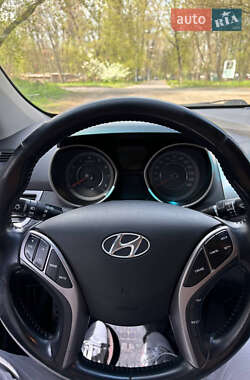 Седан Hyundai Elantra 2013 в 