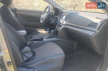 Седан Hyundai Elantra 2017 в 