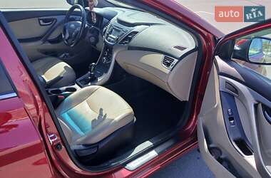 Седан Hyundai Elantra 2015 в 