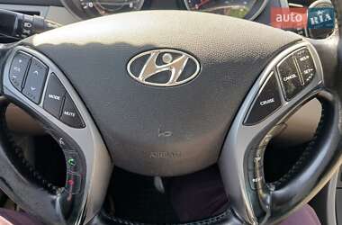 Седан Hyundai Elantra 2015 в 