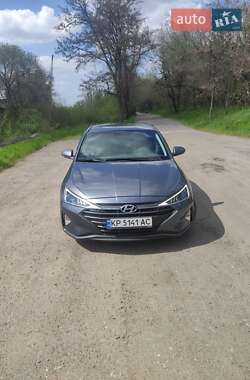 Седан Hyundai Elantra 2019 в 