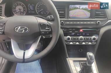Седан Hyundai Elantra 2019 в 