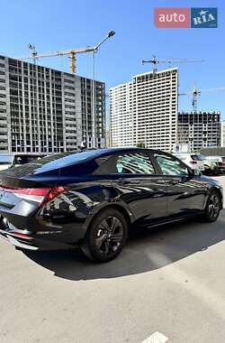 Седан Hyundai Elantra 2022 в 