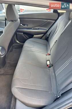 Седан Hyundai Elantra 2022 в 