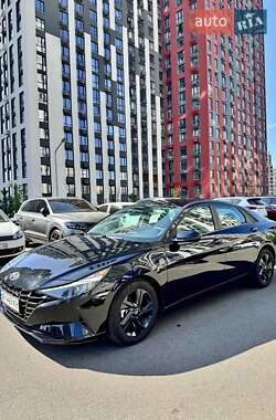 Седан Hyundai Elantra 2022 в 