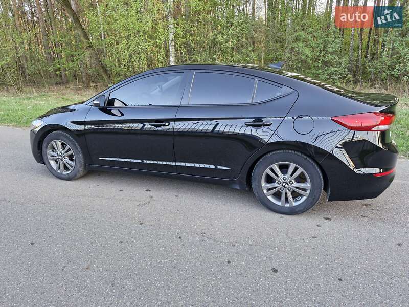 Седан Hyundai Elantra 2016 в Буче