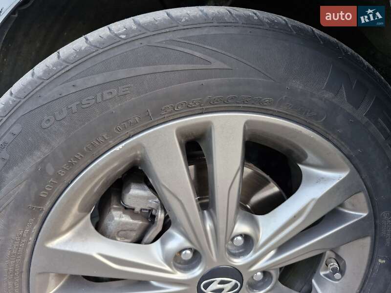 Седан Hyundai Elantra 2016 в Буче