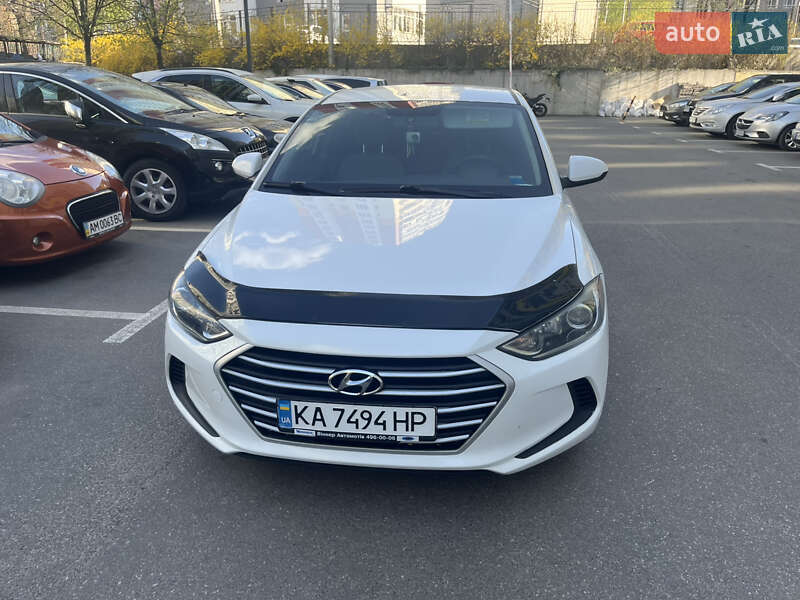 Седан Hyundai Elantra 2017 в 