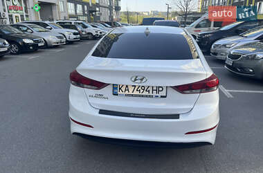 Седан Hyundai Elantra 2017 в 