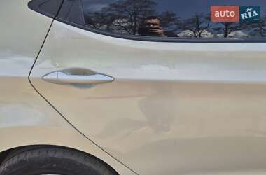 Седан Hyundai Elantra 2012 в 