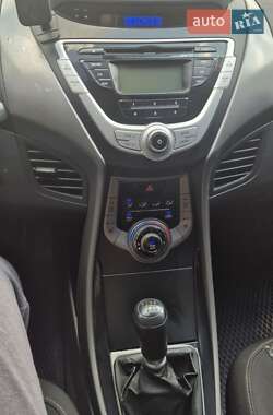 Седан Hyundai Elantra 2012 в 
