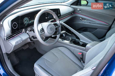 Седан Hyundai Elantra 2021 в 