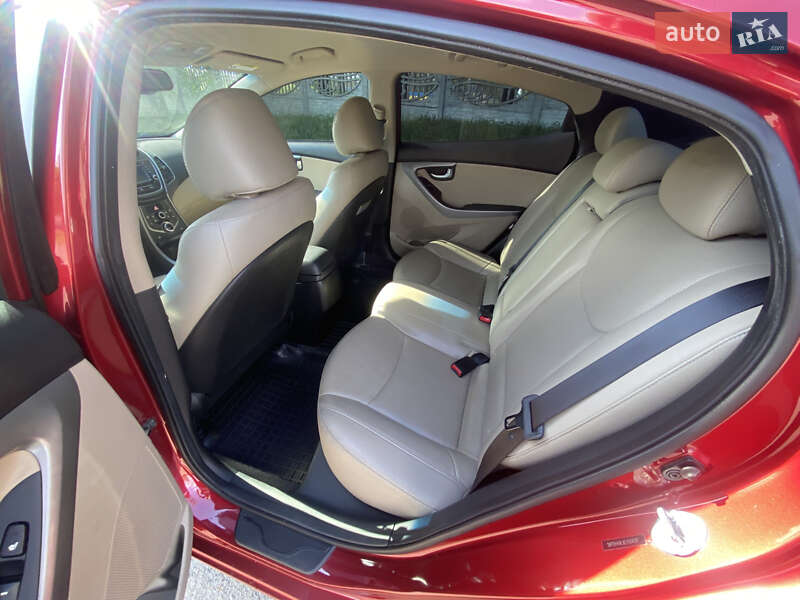 Седан Hyundai Elantra 2014 в Днепре