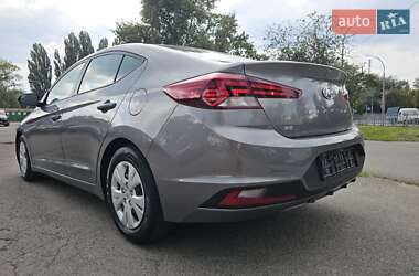 Седан Hyundai Elantra 2019 в Києві