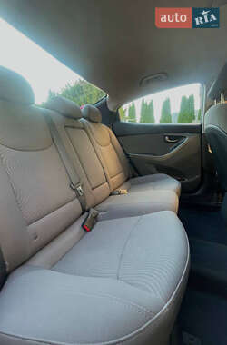 Седан Hyundai Elantra 2015 в 