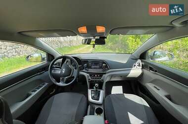 Седан Hyundai Elantra 2017 в 