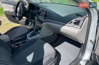 Седан Hyundai Elantra 2017 в 