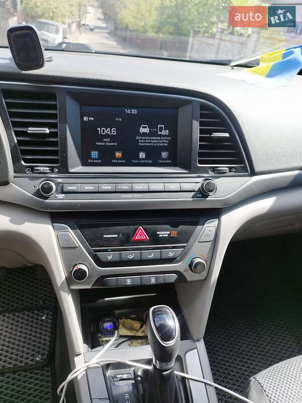 Седан Hyundai Elantra 2018 в Киеве