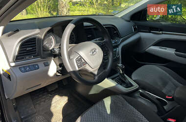 Седан Hyundai Elantra 2017 в 
