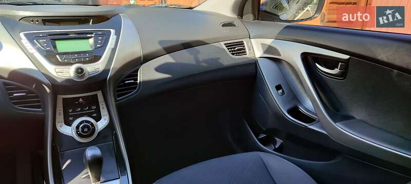 Седан Hyundai Elantra 2012 в Киеве