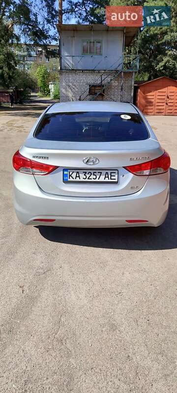 Седан Hyundai Elantra 2012 в Киеве