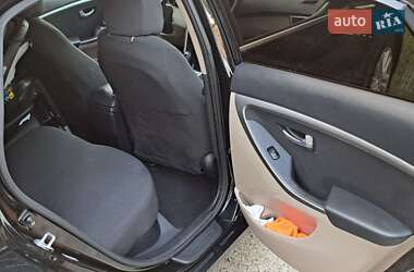 Хэтчбек Hyundai Elantra 2013 в 