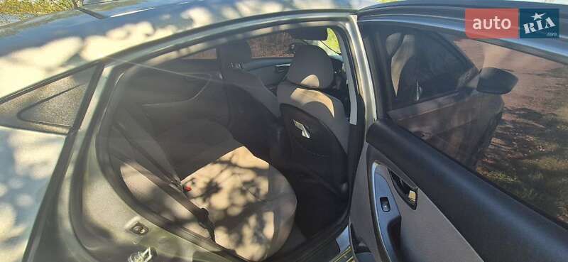 Седан Hyundai Elantra 2013 в Дніпрі