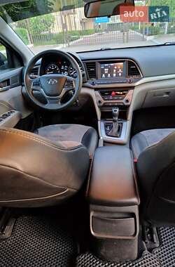 Седан Hyundai Elantra 2017 в 