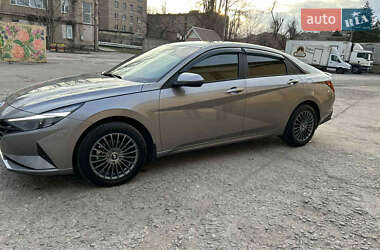 Седан Hyundai Elantra 2022 в 