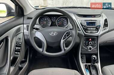 Седан Hyundai Elantra 2015 в 