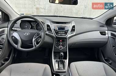 Седан Hyundai Elantra 2015 в 