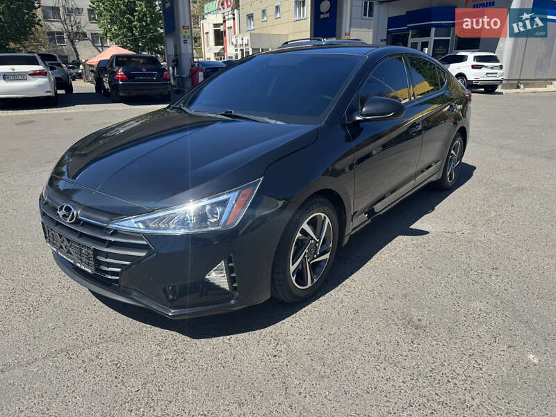 Седан Hyundai Elantra 2019 в Одессе