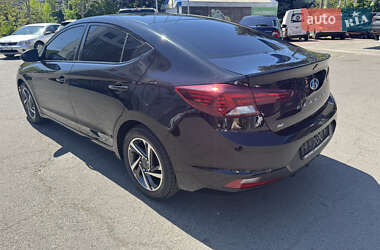 Седан Hyundai Elantra 2019 в 