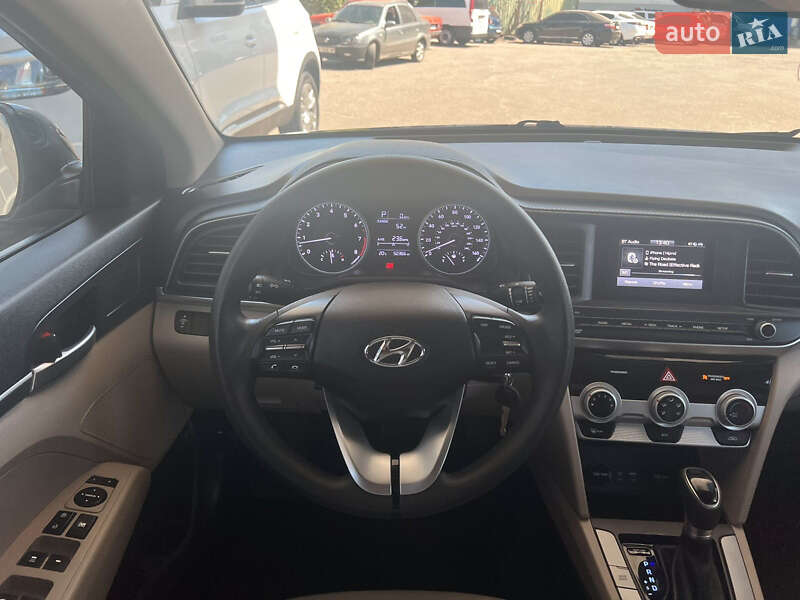 Седан Hyundai Elantra 2019 в Одессе